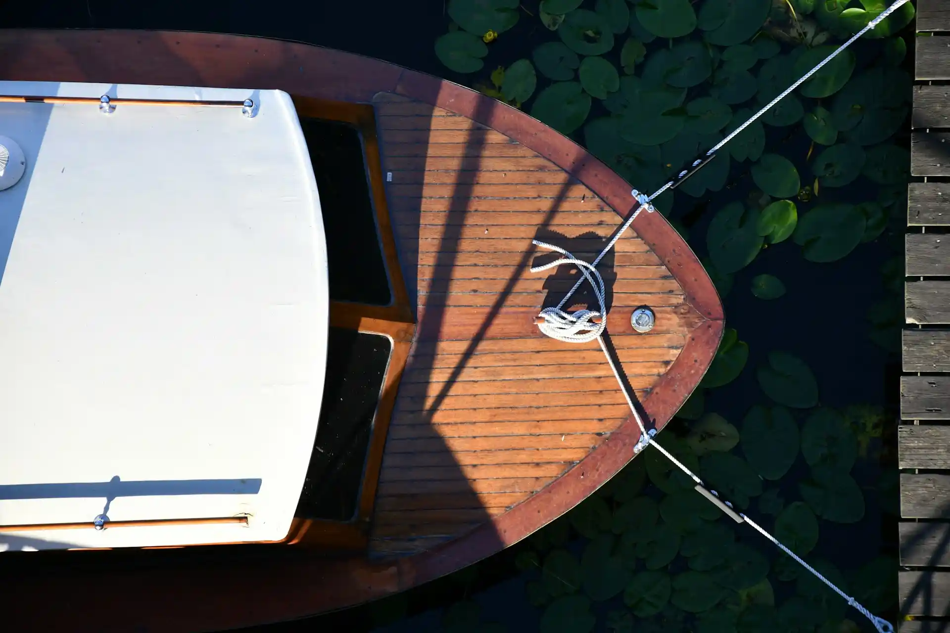 Curious if houseboats depreciate? Learn about houseboat depreciation, resale value, factors affecting price, and selling challenges in this guide.